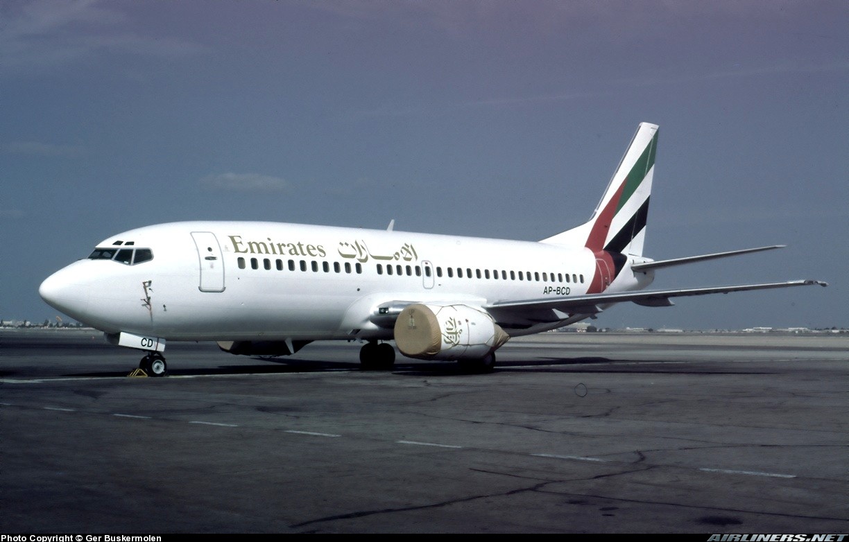 Emirates - Boeing 737-340 @ DXB.jpg